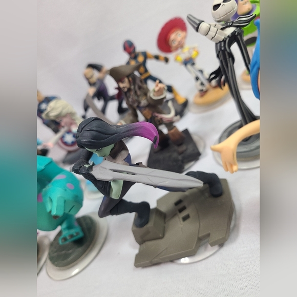 Large Disney Infinity Disney 22 Figures and 6 crystals lot - Picture 11 of 11